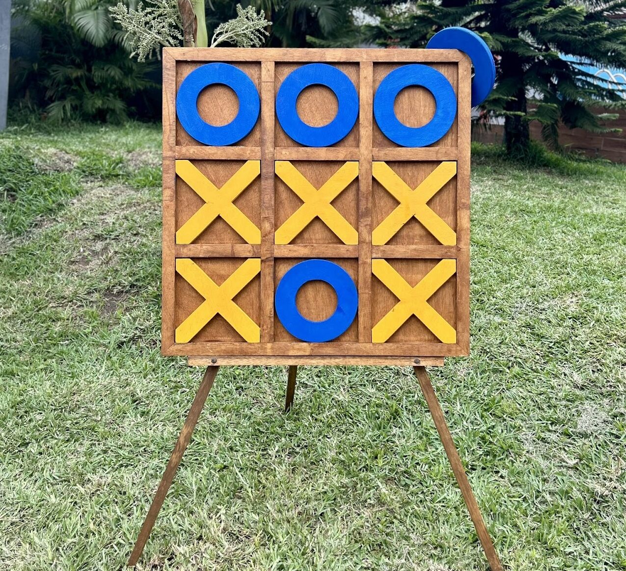 Giant tic tac toe